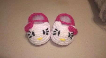 Crochet Hello kitty shoes