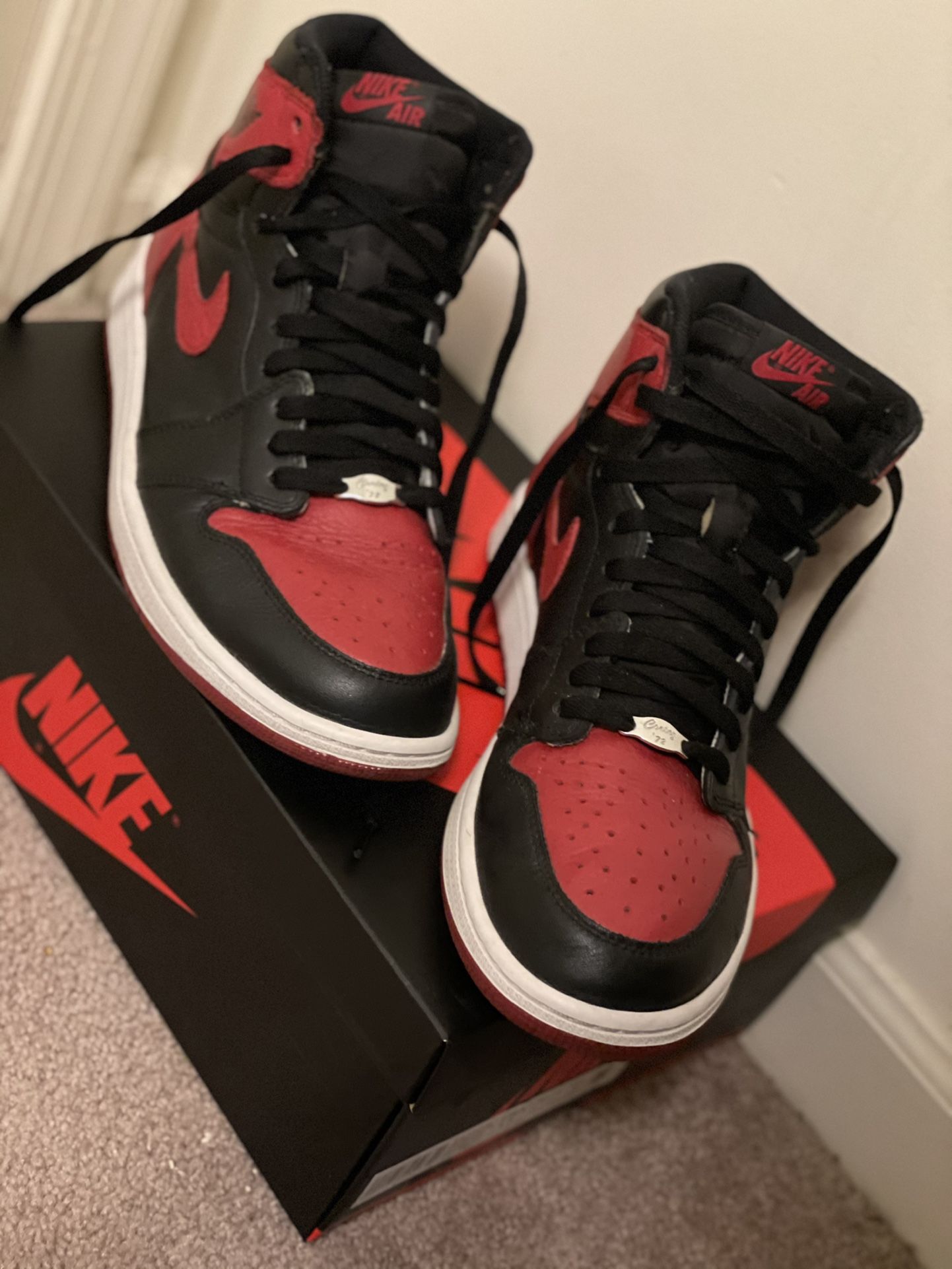 Air Jordan 1 High OG Banned 