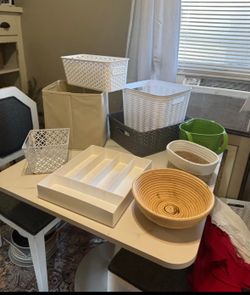 LOT OF STORAGE BINS