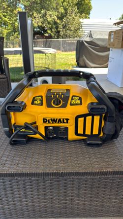 Dewalt DXAEPS2  portable car jump starter