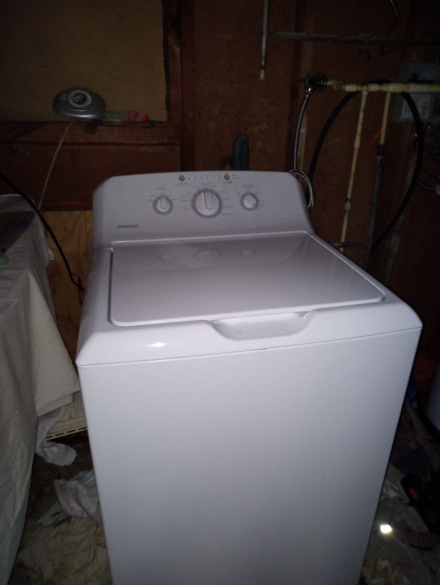 500 For 6 Month Old Washer And Dryer Computerized And I Also Have A Refrigerator And Microwave That You Can Just Have For Free They Both Renew