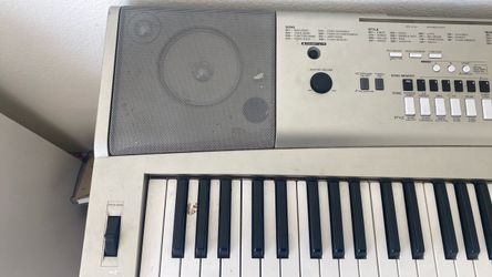 Yamaha YPG-235 76-Key Portable Grand Keyboard – Works, Needs Cleaning