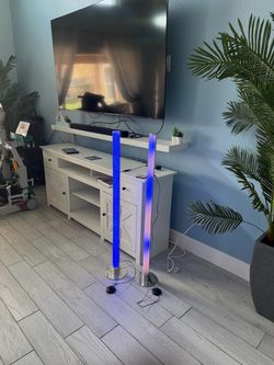 (2) lights with remotes