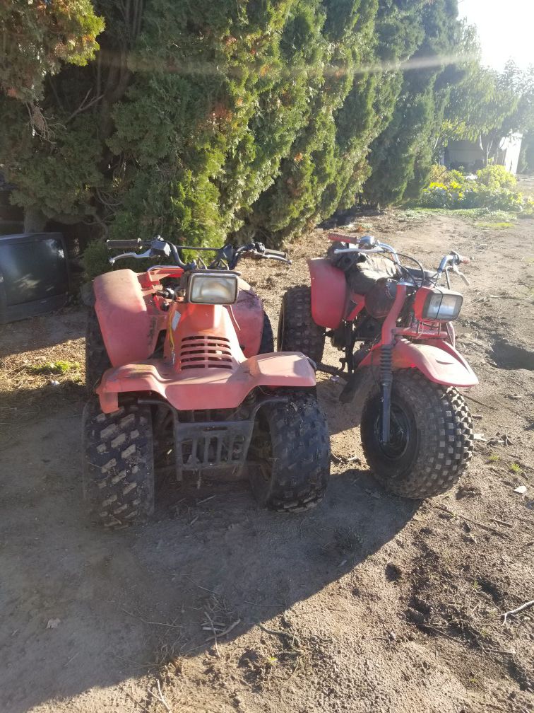 Two quads Honda and for parts or fix