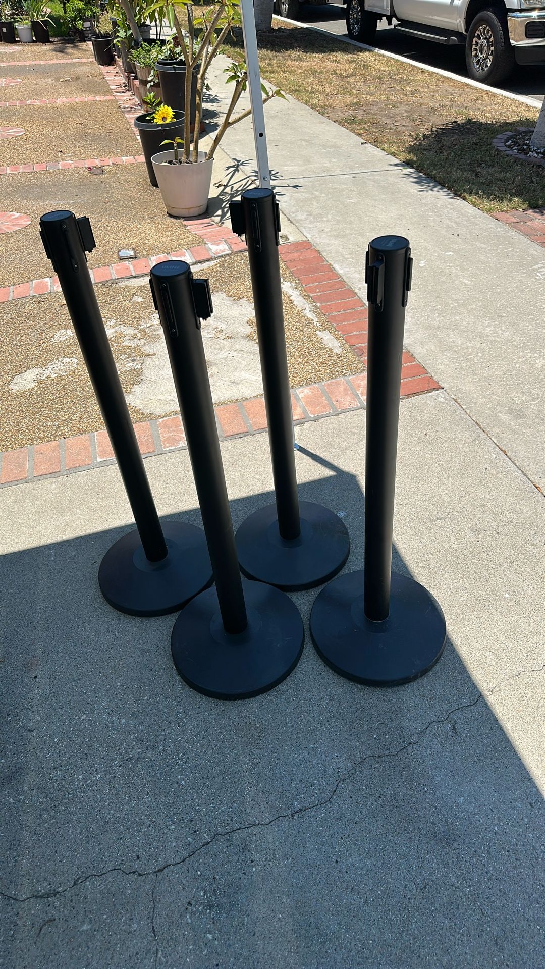 Security Barriers / Crowd Controllers / Line Dividers