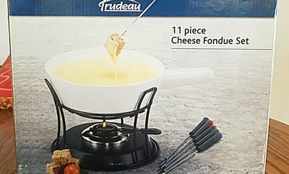 Trudeau fondue set