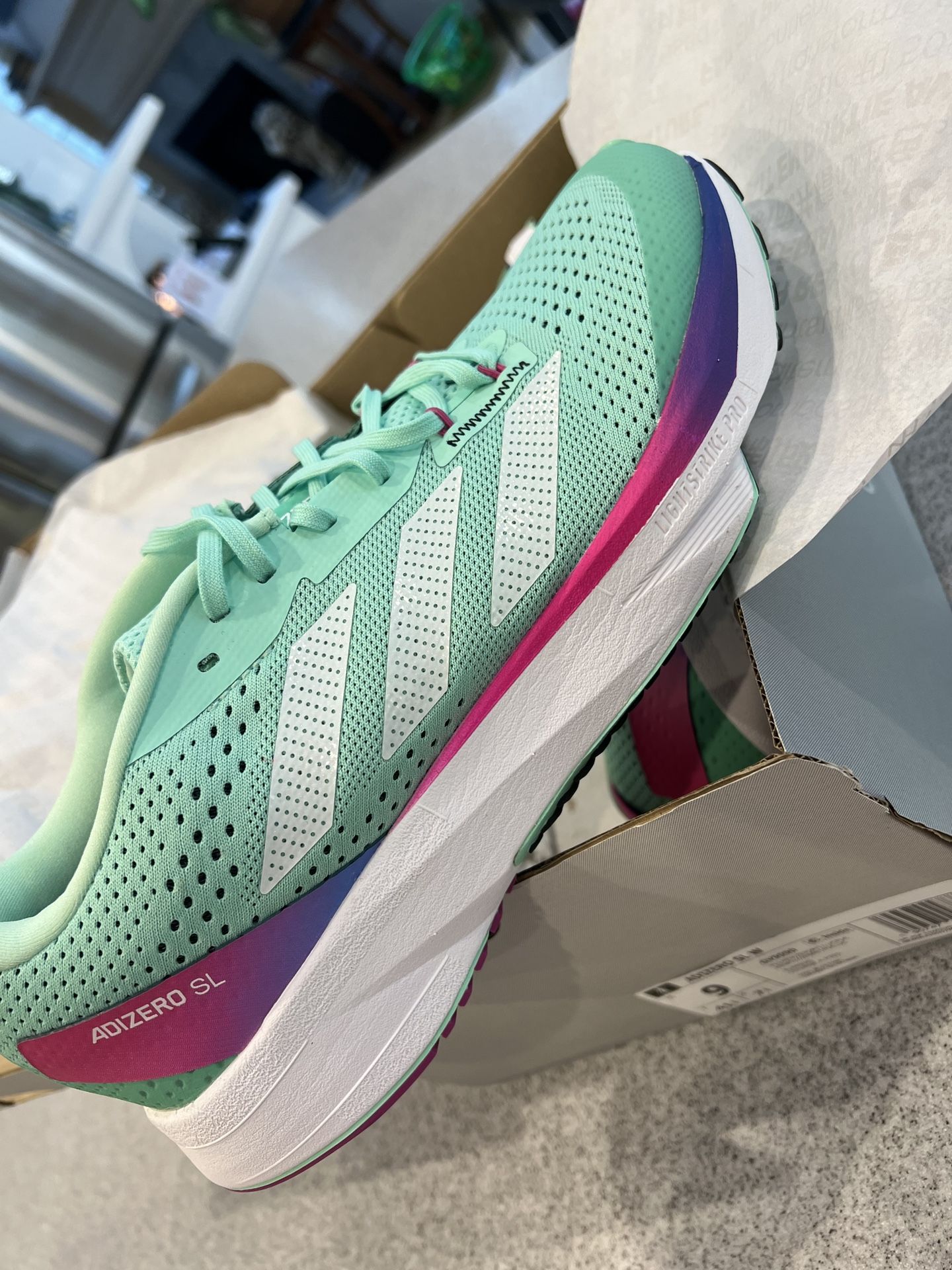 Women’s size 9, new, never worn, Aduzero