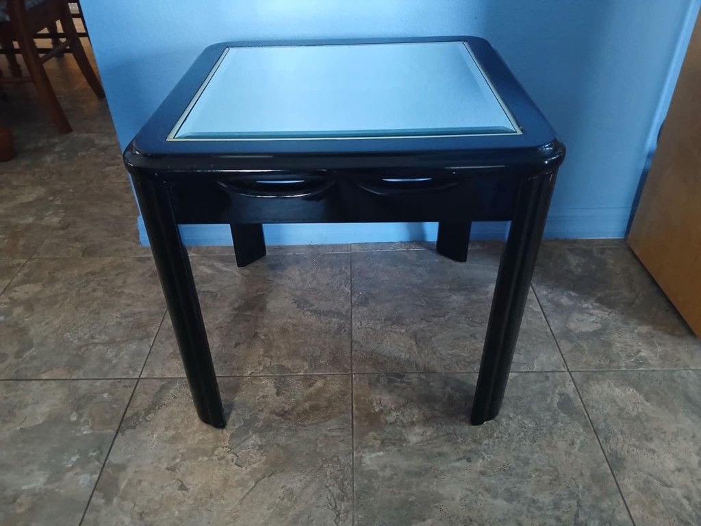 End table With Reversible Glass