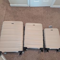 3 PIECE LUGGAGE SET NEW!!! (TravelHouse)