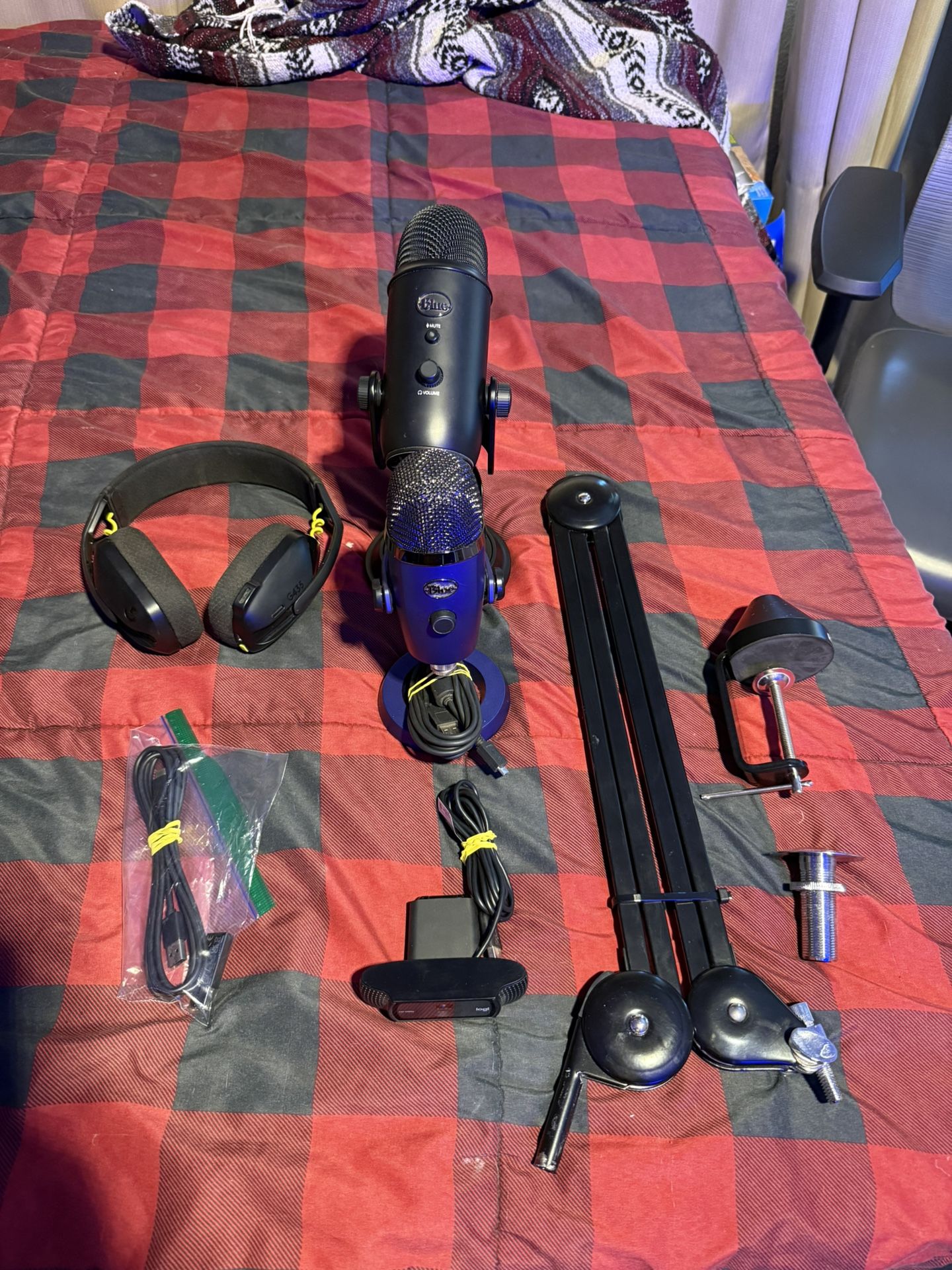 Blue Yeti / Logitech Headset