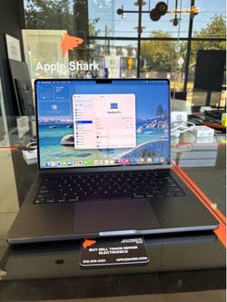MacBook Pro 14”M2 Pro Chip 32GB Ram 512SSD! 90 Day warranty! We offer financing.