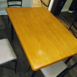 Table And Chairs 
