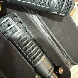 Electro-Voice RE20-BLACK Dynamic Broadcast Announcer Microphone, Black (RE20)