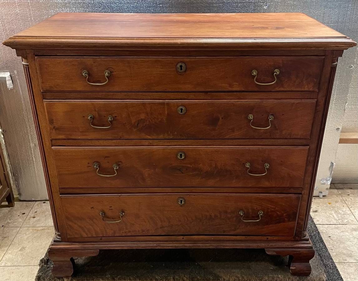 Antique Federal Period Hepplewhite Chest Of Drawers