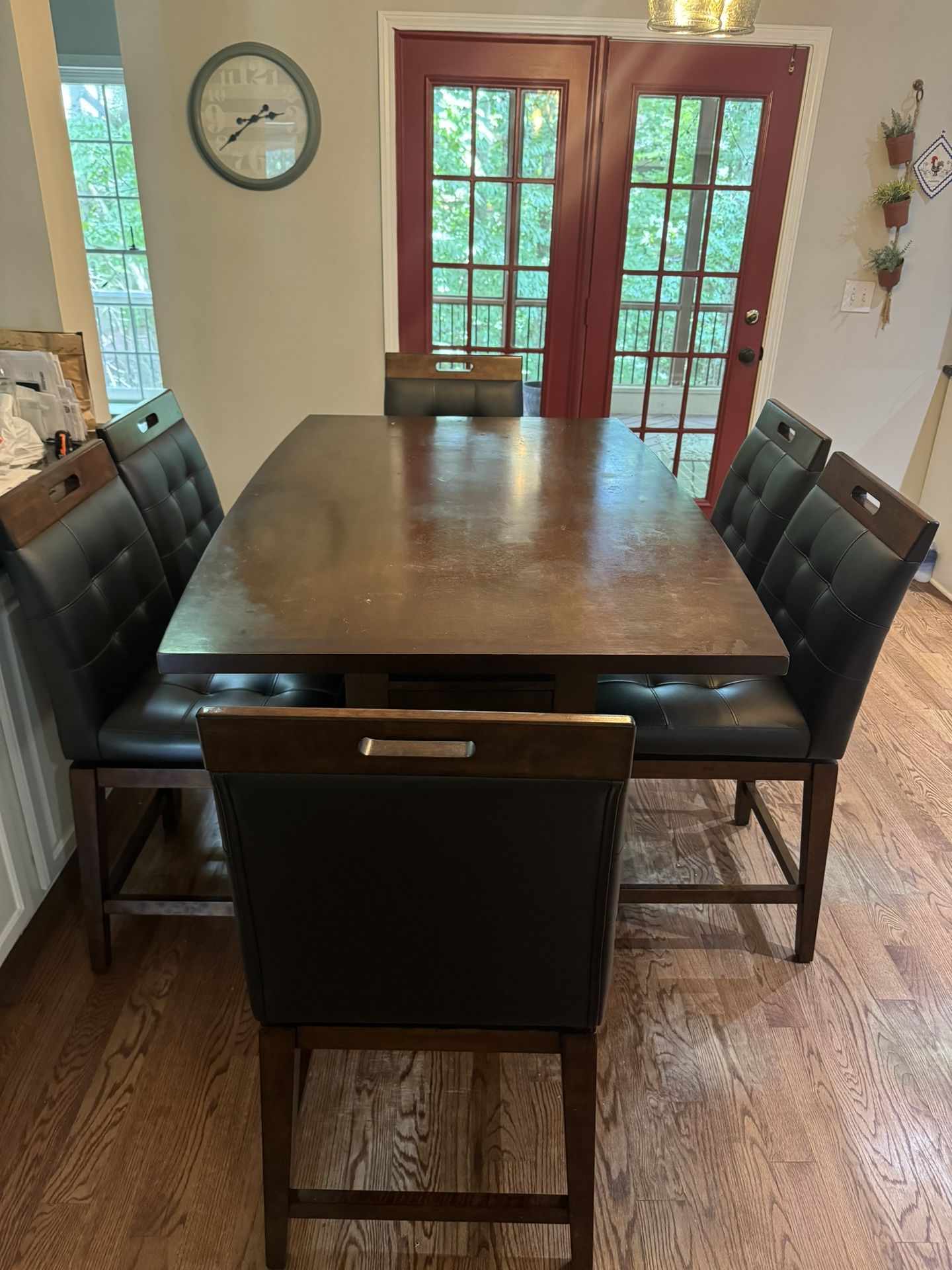 Breakfast Table 6 Chairs