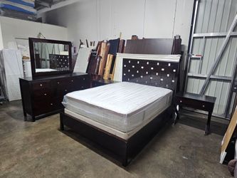 Queen bedroom set