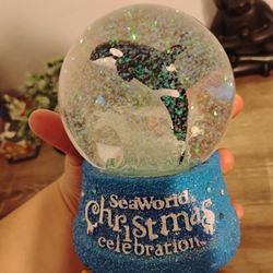 SeaWorld Snow globe 