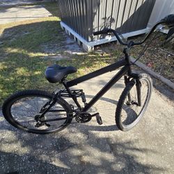 Genesis V2100 mountain bike.