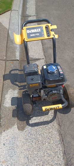 Dewalt pressure washer with a Honda GX 200 engine. Runs great. Pump doesn't work