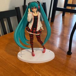 Hatsune Miku Figure 