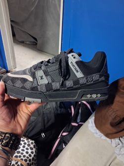 Vuitton  men's size 8.5 black and grey