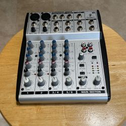 BEHRINGER EURORACK UB802 Ultra-Low Noise 8 Input 2 Bus Mixer 
