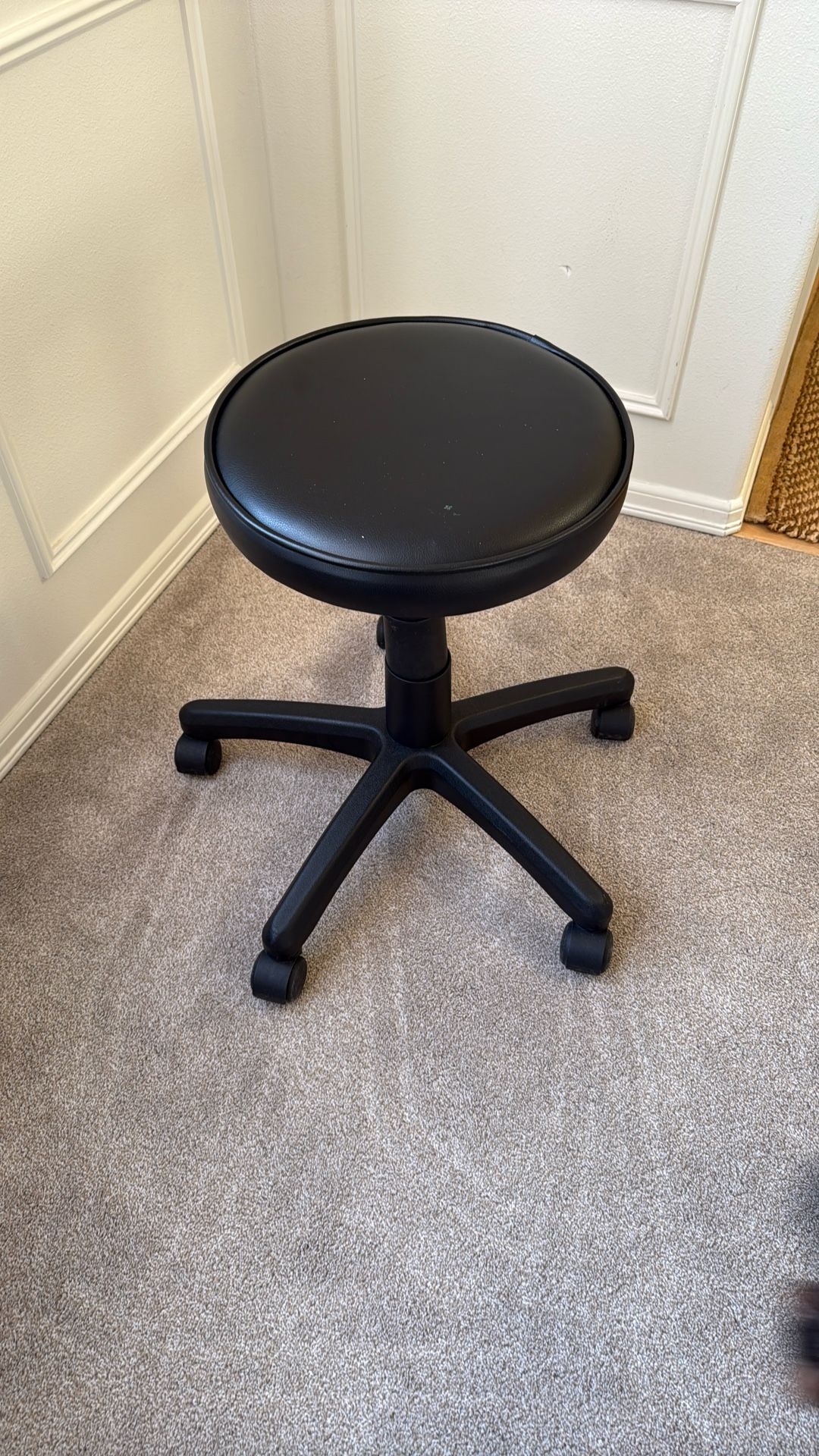 Black Adjustable Doctors /Salon/ Spa Stool