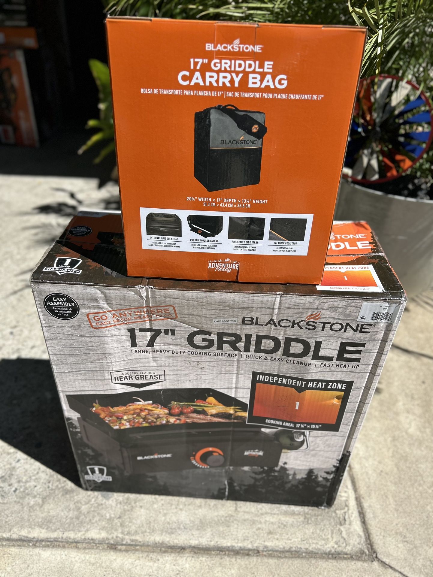 Combo: Blackstone Adventure Ready Single Burner 17” Tabletop Griddle with Non Slip Feet Blackstone 17" Tabletop Griddle Carry Bag with Shoulder Strap