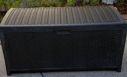 Suncast Basketweave Deck Box DWB7300
