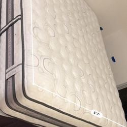 SERTA Spring Mattraces With Box spring Cal King 