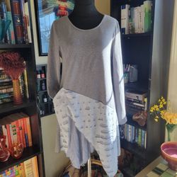 Women's Yak & Yeti Gray Long Tunic Top Stylish Distressed Holes Size Small