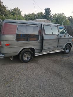 Van Chevy 87 camper special $975