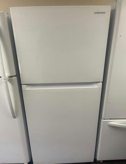 Samsung Top Mount Refrigerator in White - Good Condition with Auto Ice Maker