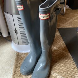 Hunter Original Tall Womens Rubber Rain Boots - Women size 6 Color Gray  New without tag with store sticker Shows minimal scuffs from storage