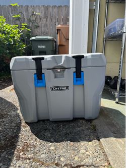 Lifetime 28qt Bear Resistant Cooler Ice Chest - Holds Ice 5 Days - Used Once