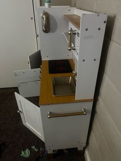 Play kitchen