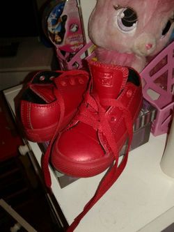 Converse red size 8