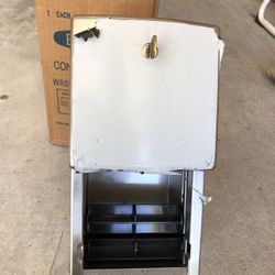 Double Roll Tissue Dispenser 