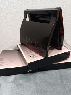 3 Marykay discontinued compacts available.