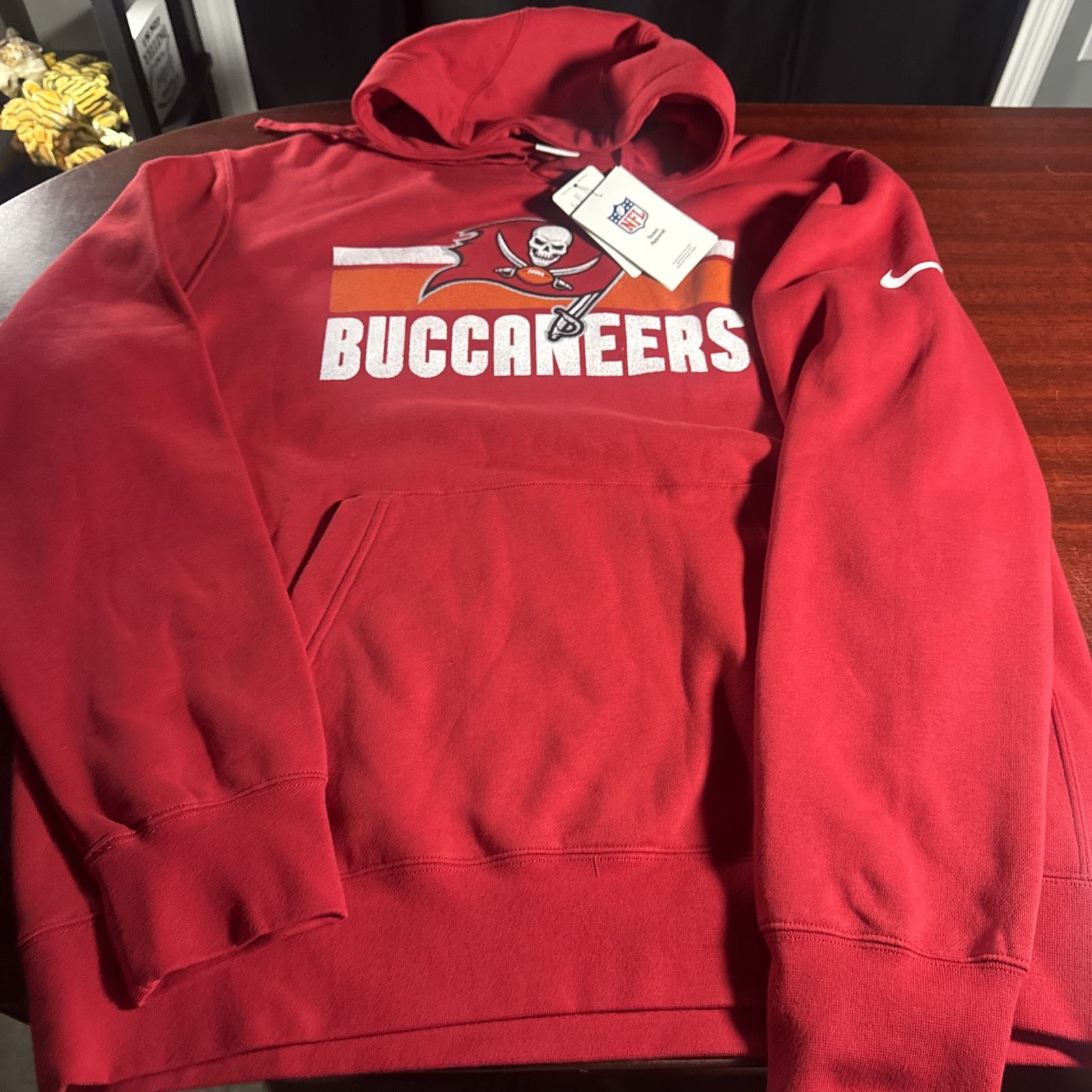 Tampa Bay Buccaneers Hoodie Men Large Red Nike NFL Pullover Long Sleeve New