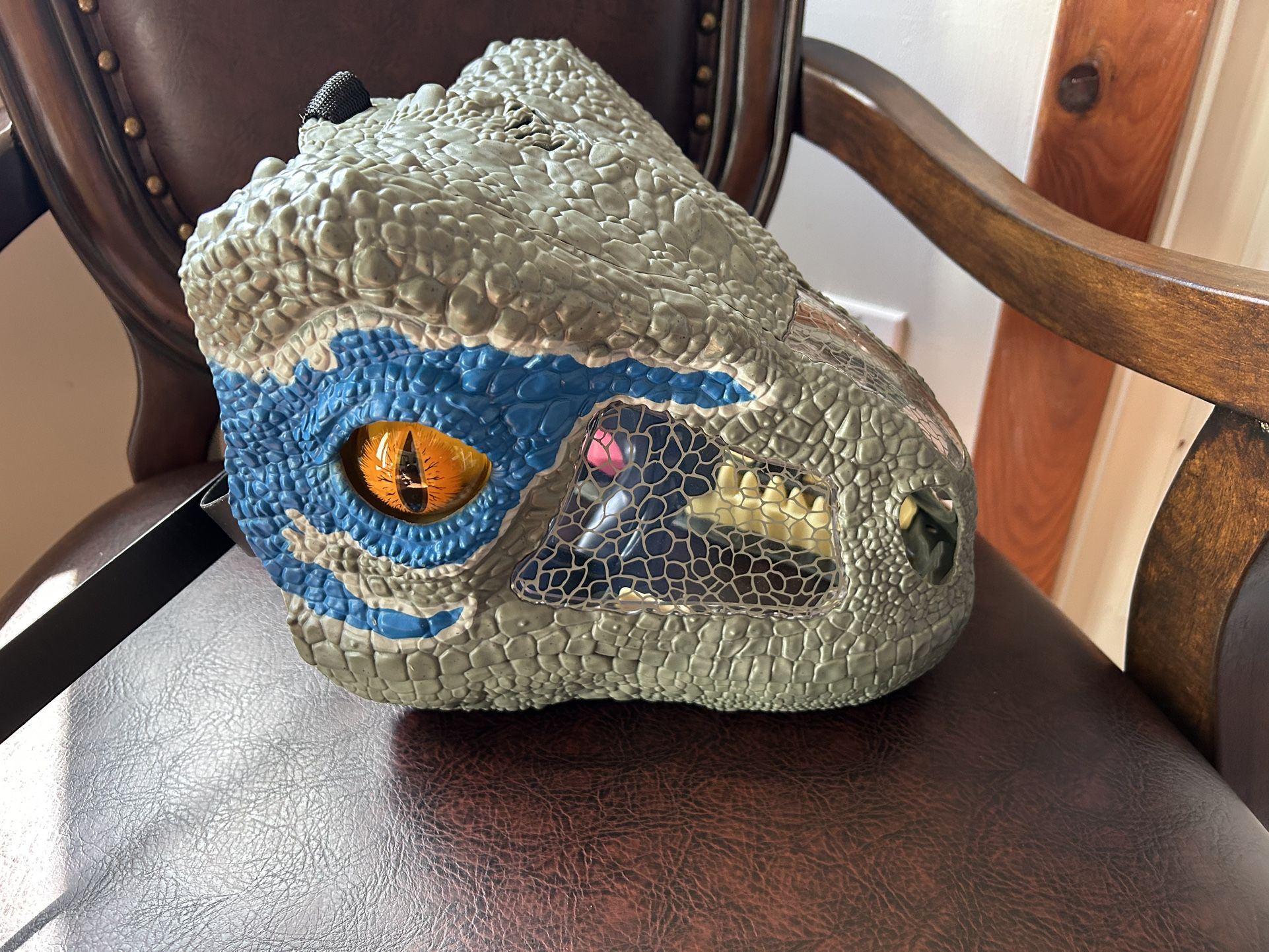 Mattel Jurassic World Park Chomp 'n Roar Velociraptor Raptor Blue Dinosaur Mask