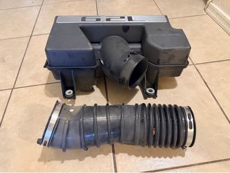 2011 - 2016 FORD F250 F350 SD 6.2L V8 AIR CLEANER RESONATOR BOX AND HOSES