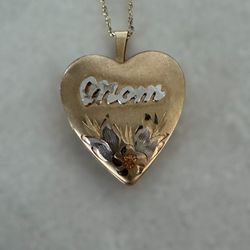 Heart w/ Mom & Floral Details Locket Necklace