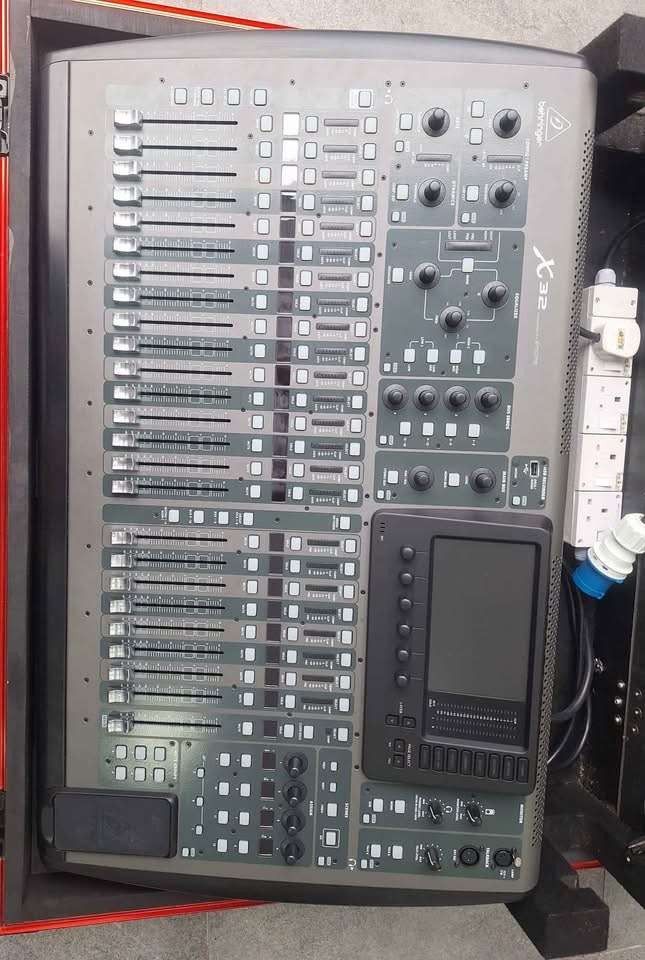 BEHRINGER-X32