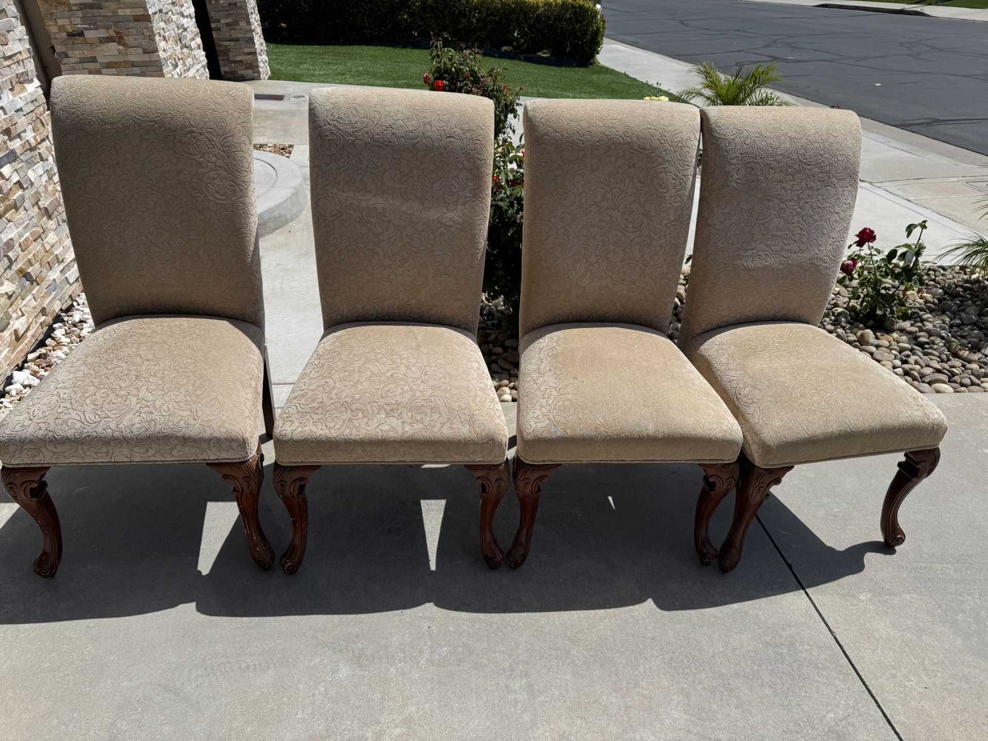 4 Dinning / Accent Chairs