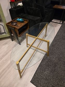 Free glass living room table