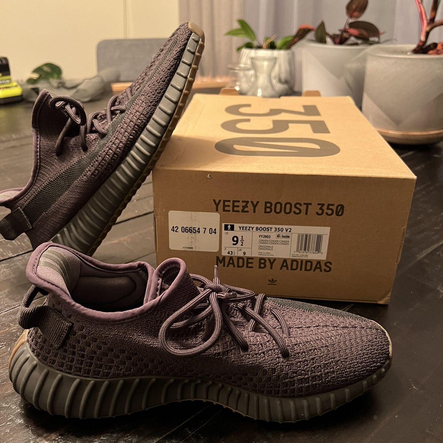 Yeezy Boost 350 V2 Cinder 9.5