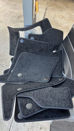 Genuine OEM Land Rover carpet floor mat set for 2023-2025 Range Rover Sport L663