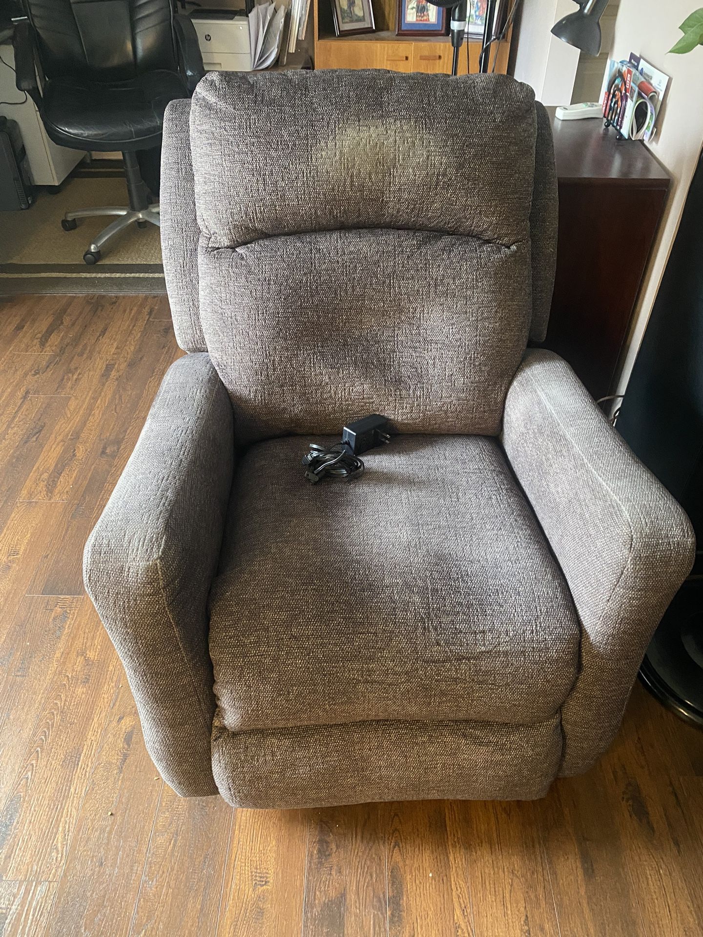 Reclining chair with electri