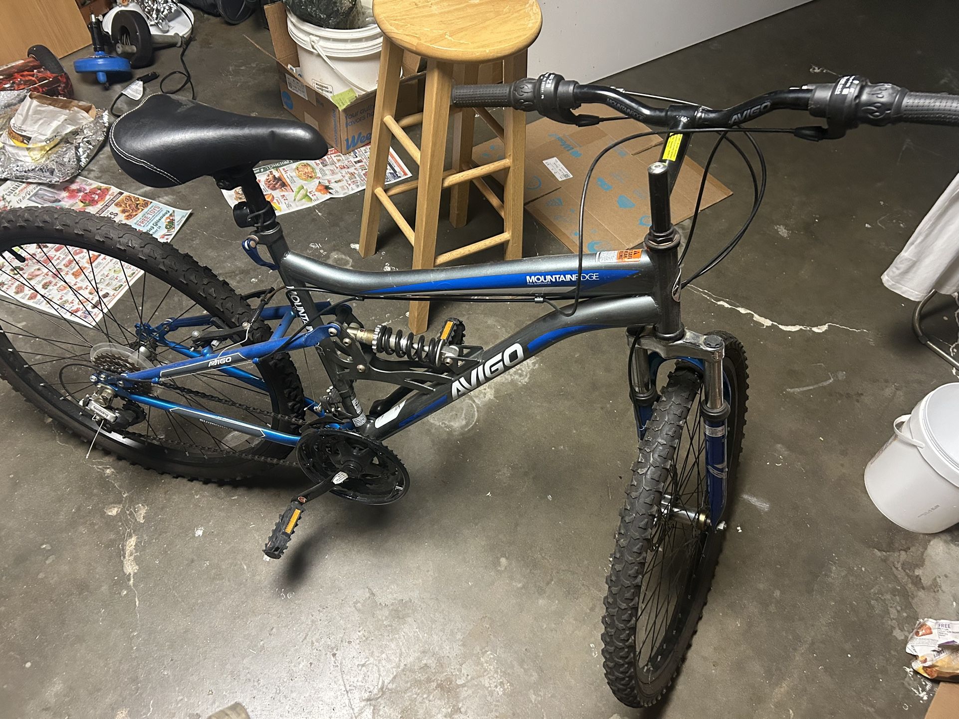 BLUE AND GREY AVIGO MOUNTAIN RIDGE 18 SPEED FULL SUSPENSION MOUNTAIN BIKE